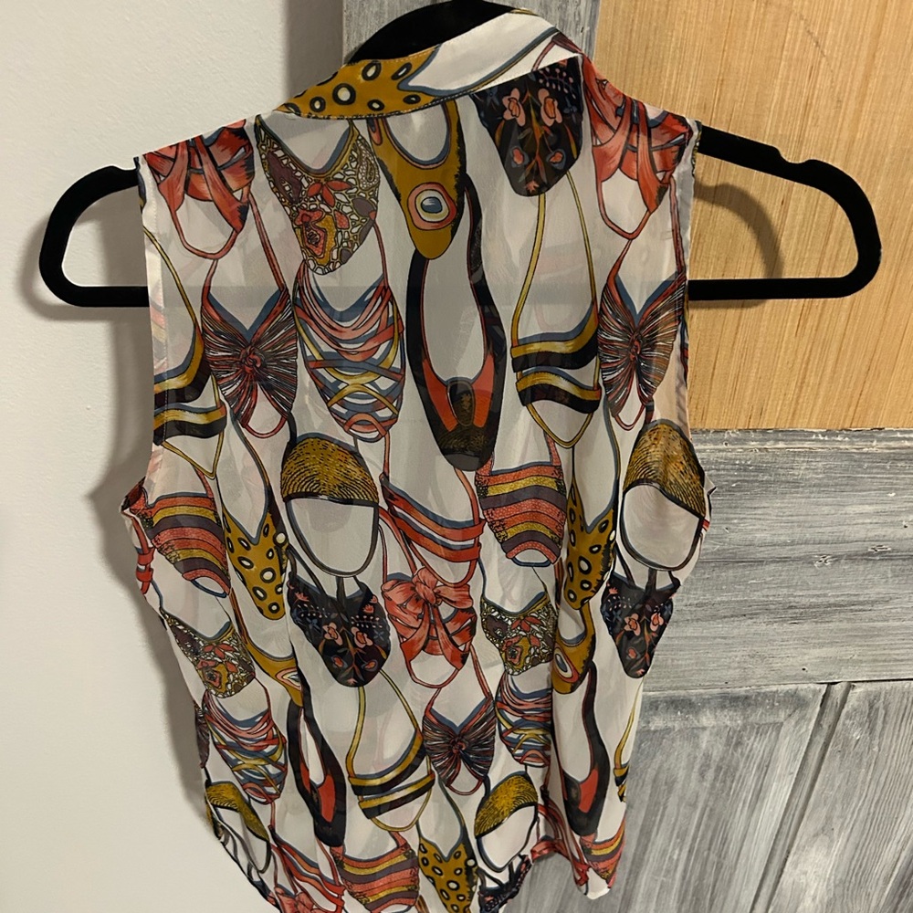 Y2K Cache Vibrant Elegant Shoe-Print Sleeveless Ruffled Button Up Blouse, Sz S - Picture 6 of 6